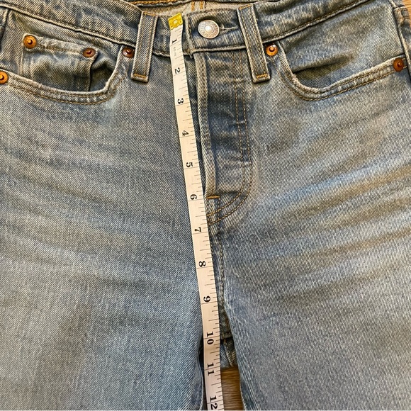 Levi’s Wedgie Straight Light Wash Denim Jeans with Raw Hem size 23 - Picture 11 of 17